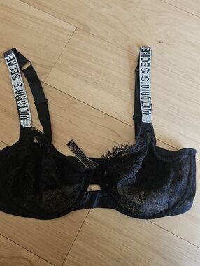 Victoria's Secret Black Lace Underwire Bra with Rhinestone Logo Straps